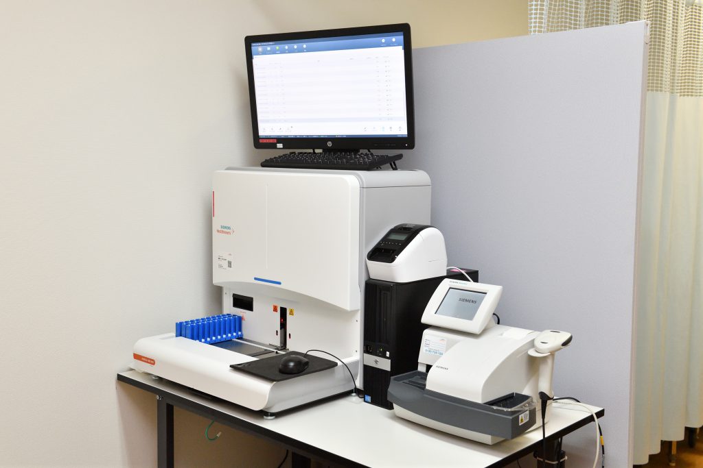 尿沈渣機器　Atellica UAS800 尿中有形成分分析装置
